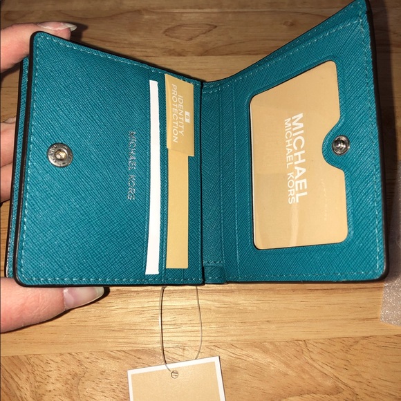 BNWT Michael Kors Mercer Carryall Card Case - Picture 3 of 8